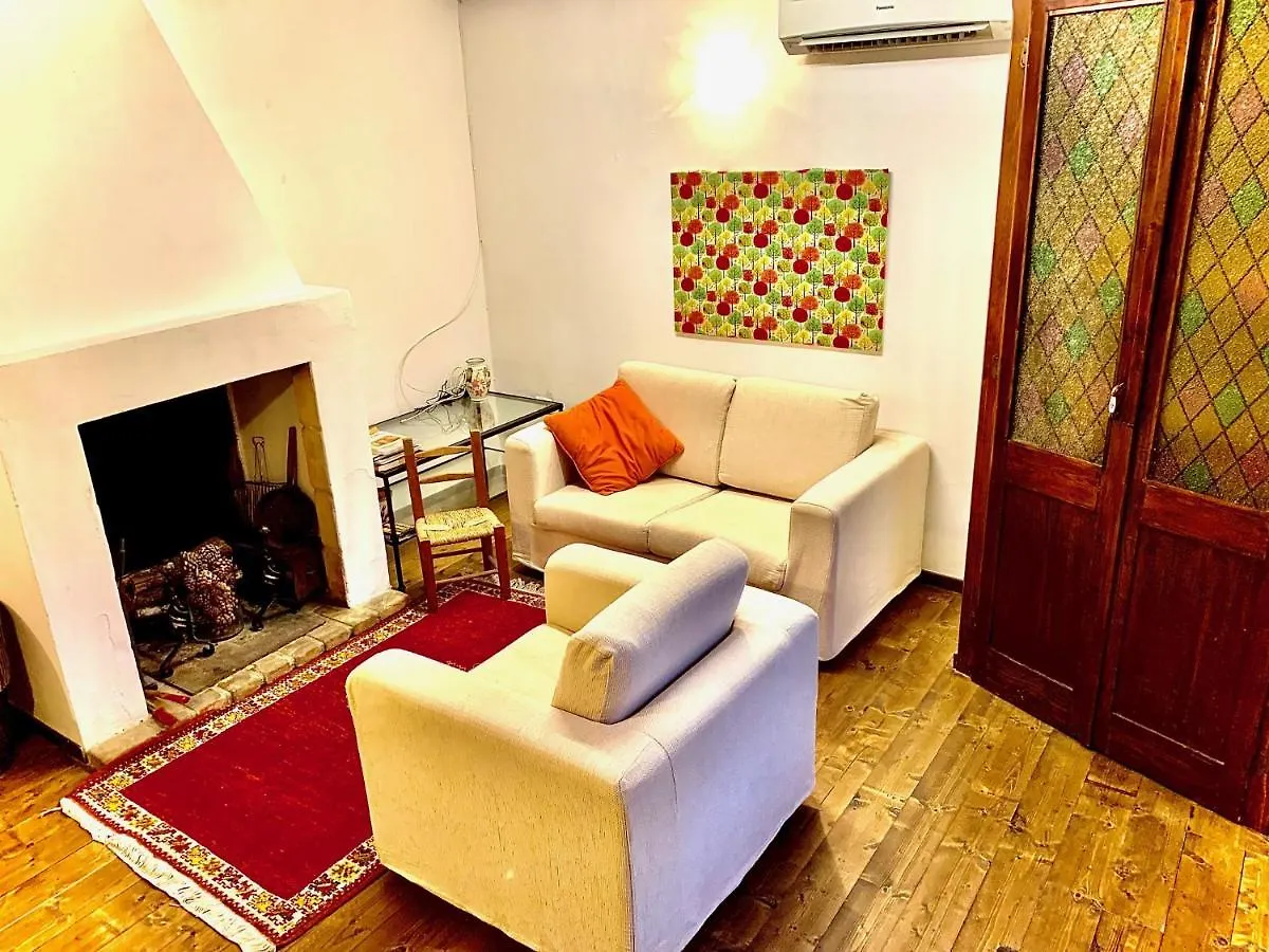 -- La Maisonette -- Casa Vacanze -- Nel Centro Storico A 30 Mt Dal Parco Aymerich, Museo Menhir, Casa Di Sant'Ignazio - Holiday Home With Kitchen Làconi 0*,  Italia
