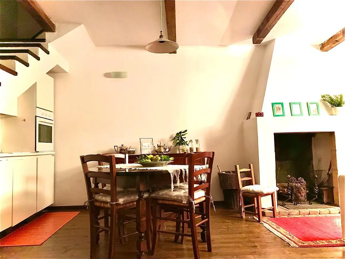 -- La Maisonette -- Casa Vacanze -- Nel Centro Storico A 30 Mt Dal Parco Aymerich, Museo Menhir, Casa Di Sant'Ignazio - Holiday Home With Kitchen Làconi 0*,
